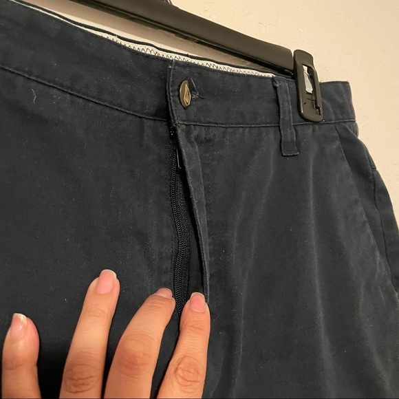 VOLCOM Corpo Class Navy Blue Casual Chino Shorts  Men’s‎ Size 30​ - Picture 3 of 8